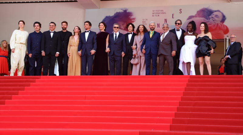 “O Agente Secreto”, de Kleber Mendonça Filho, estreia com 13 minutos de aplausos em Cannes