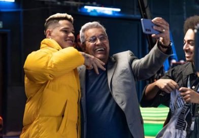 Série protagonizada por José Loreto e Carol Castro reúne nomes consagrados do futebol
