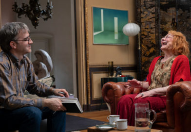 Daniel Handler marca presença na Netflix com “27 Noites” e causa sensação com “Um Cabo Solto”, comédia minimalista uruguaia Daniel Handler marca presença na Netflix com “27 Noites” e causa sensação com “Um Cabo Solto”, comédia minimalista uruguaia