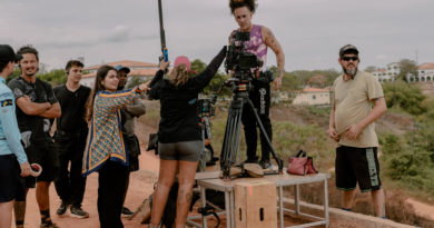 Thriller político “A Estranha Familiar” encerra filmagens