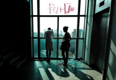 “Pele de Vidro” acompanha a jornada da cineasta Denise Zmekhol