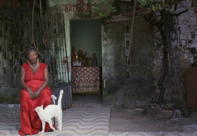 Karol Maia estreia o estreia o documentário “Aqui Não Entra Luz”