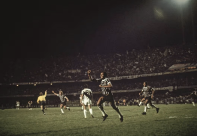 “Parem as Máquinas!” equaciona duplo drama ao documentar o fim do jejum de campeonatos do Timão e a salvação da revista Placar