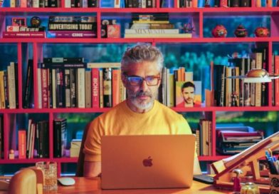 Com seu “Natal Amargo”, Almodóvar reflete sobre o fazer cinematográfico e a ética da criação ao som de Chavela Vargas