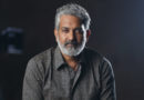 Rajamouli, diretor de “RRR – Revolta, Rebelião, Revolução”, recebe Troféu Cakoff e ministra masterclass na Mostra SP Rajamouli, diretor de “RRR – Revolta, Rebelião, Revolução”, recebe Troféu Cakoff e ministra masterclass na Mostra SP